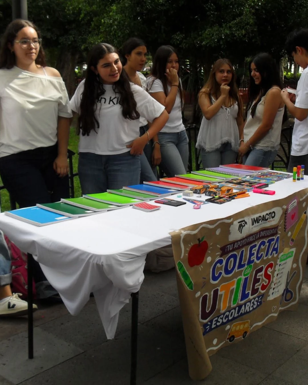 Juventudes de IMPACTO en la colecta de útiles escolares